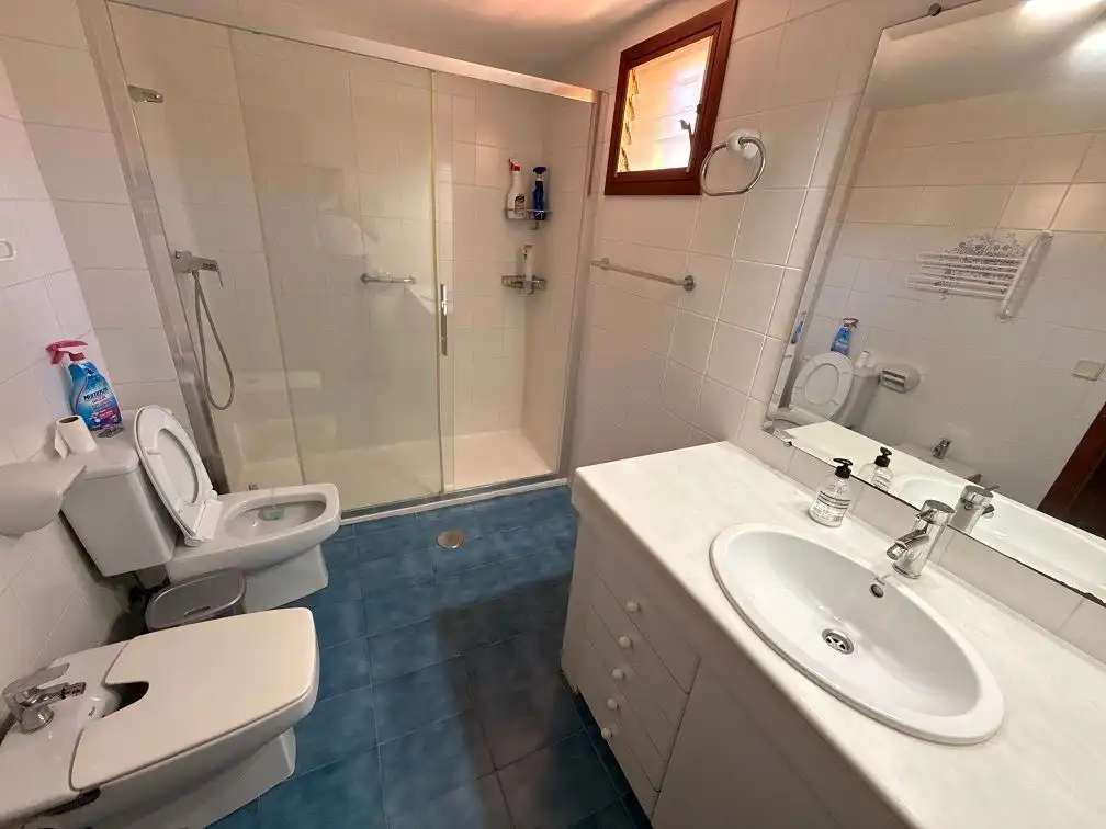 Baño de Apartamento de alquiler en Altea con Aire acondicionado, Calefacción y Terraza