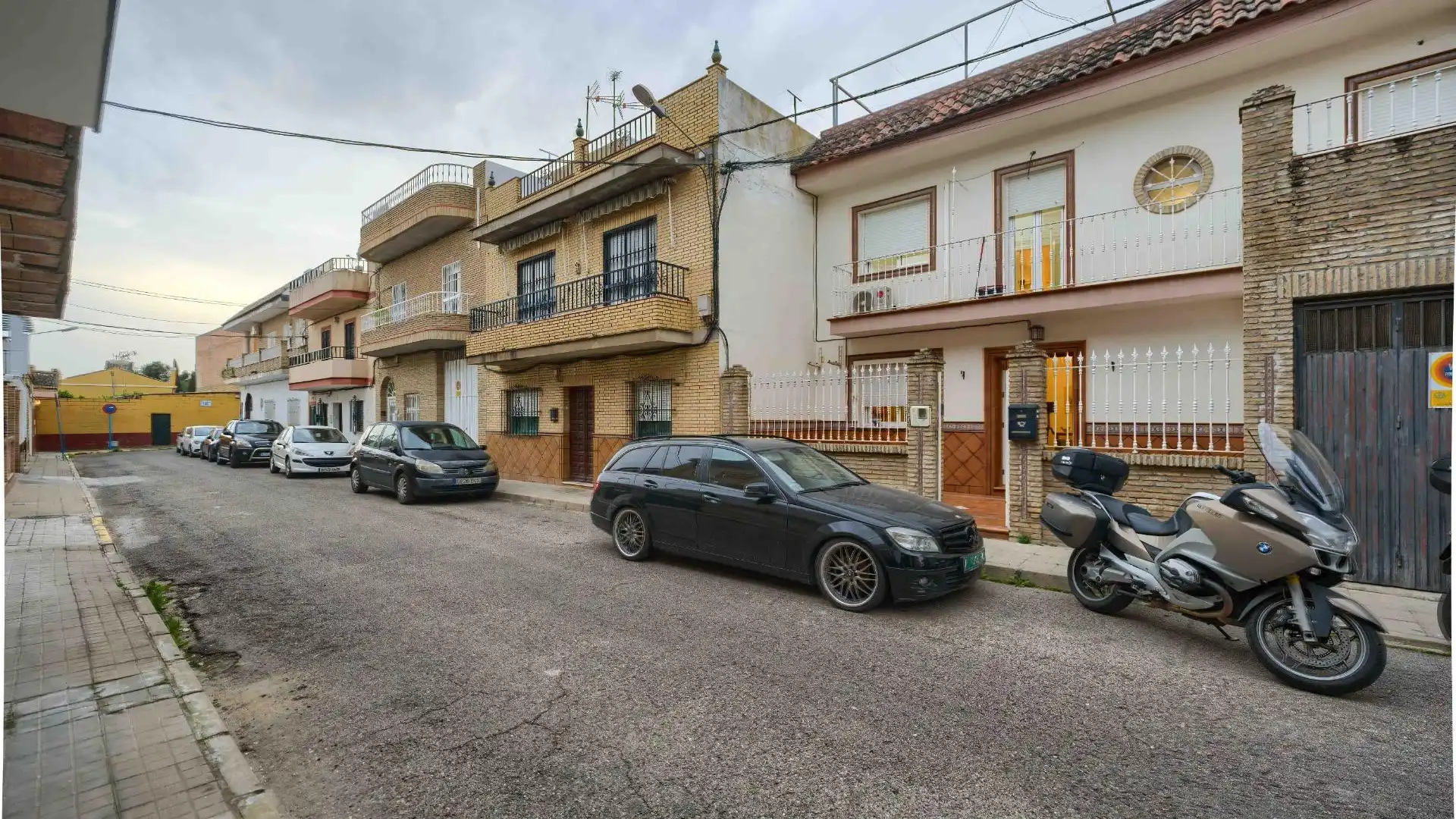 Vista exterior de Casa o chalet en venta en Mairena del Aljarafe con Aire acondicionado, Terraza y Trastero