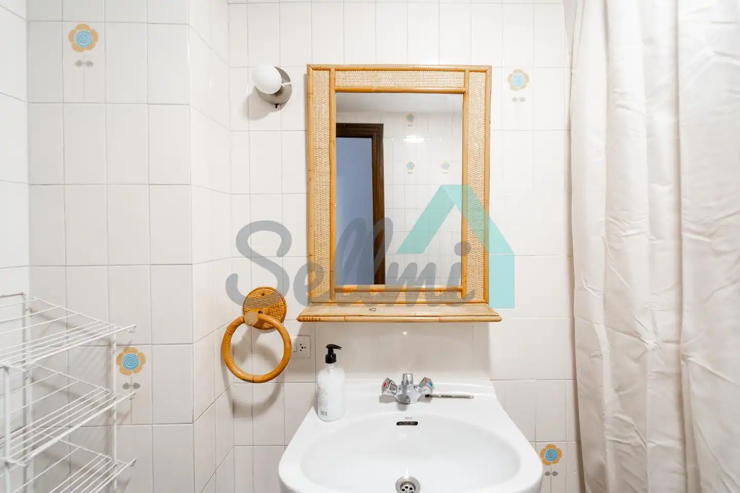 Bathroom of Flat for share in Oviedo   with Heating, Parquet flooring and Furnished