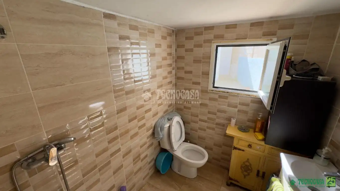 Baño de Casa adosada en venta en Puebla de Almenara con Calefacción y Amueblado