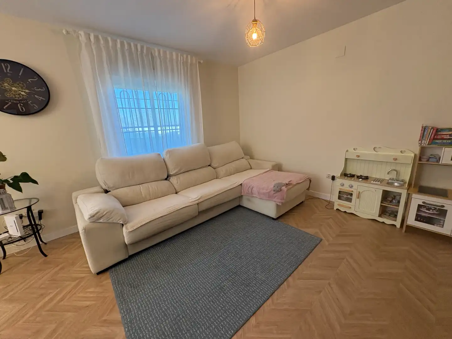Living room of Houses for sale in El Viso de San Juan  with Air Conditioner, Private garden and Parquet flooring
