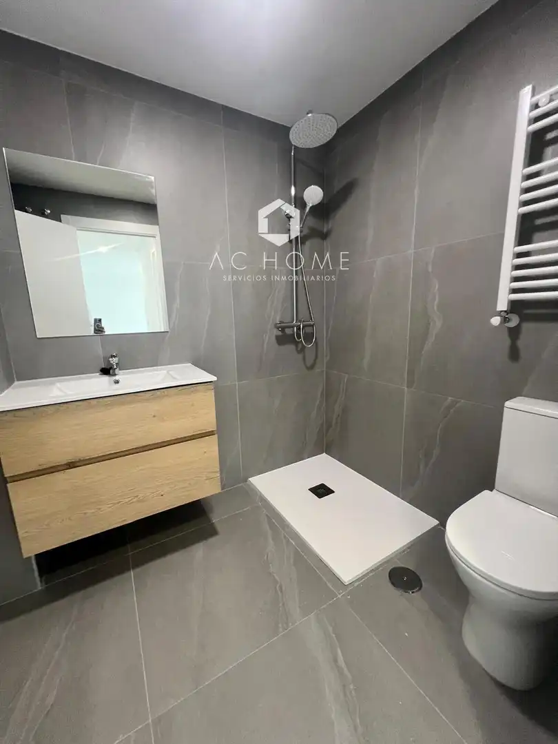 Baño de Piso de alquiler en Campo Real con Calefacción, Piscina y Piscina comunitaria