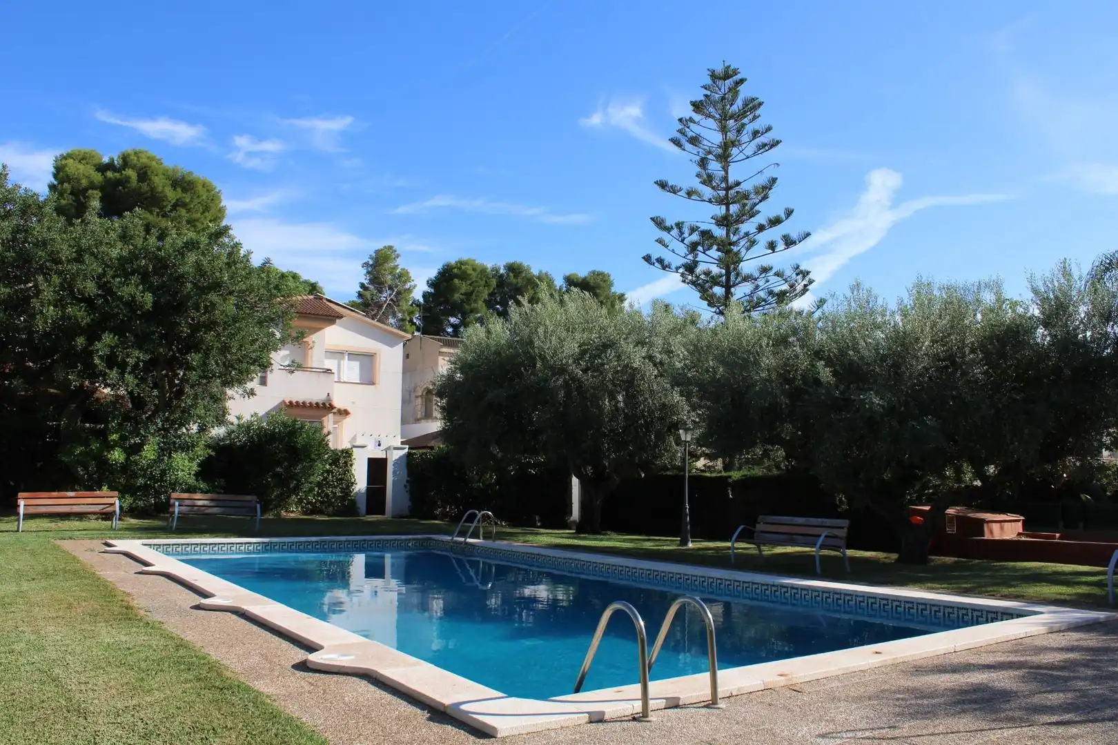Schwimmbecken von Haus oder Chalet zum Verkauf in Salou mit Heizung, Privatgarten und Terrasse