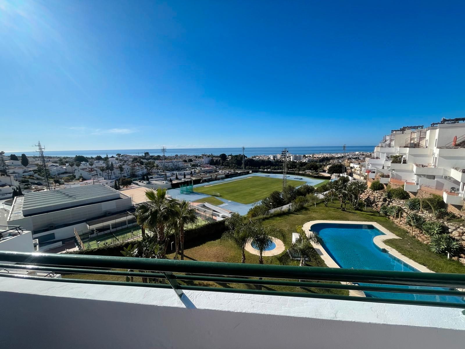Piscina de Àtic de lloguer en Nerja amb Aire condicionat, Calefacció i Terrassa