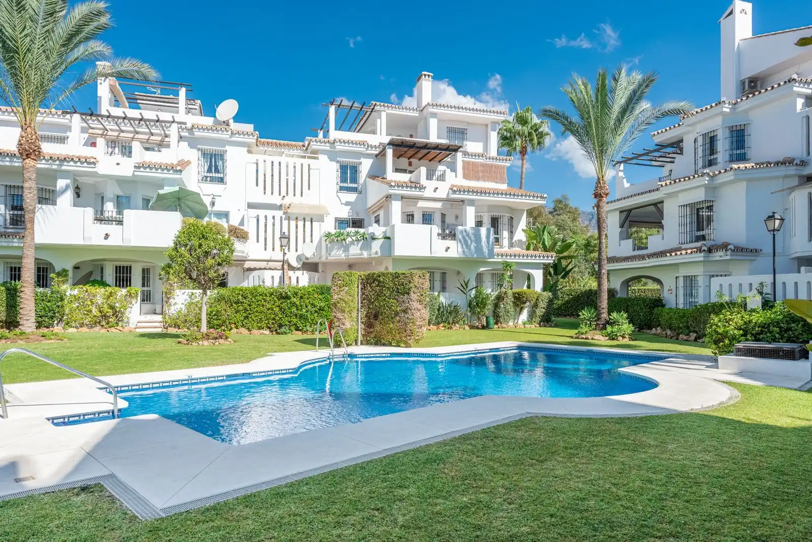 Jardí de Pis en venda en Marbella amb Aire condicionat, Terrassa i Moblat