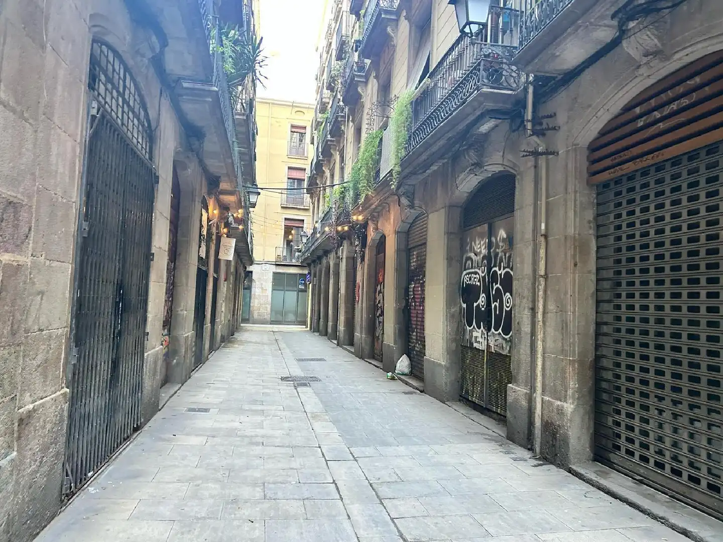Vista exterior de Piso en venta en Ciutat Vella