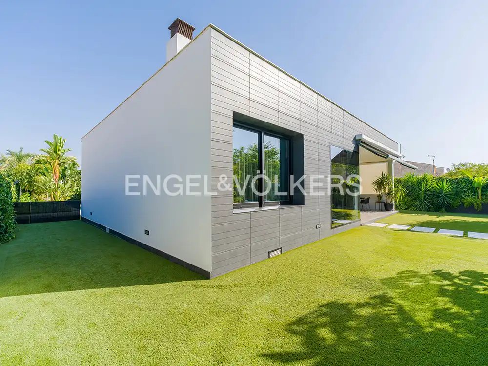 Vista exterior de Casa o chalet en venta en Elche / Elx con Aire acondicionado, Calefacción y Jardín privado