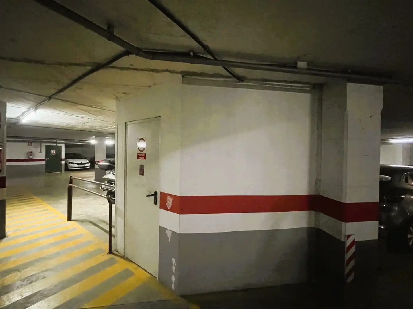 Parkplatz von Wohnung zum Verkauf in Girona mit Klimaanlage, Abstellraum und Balkon