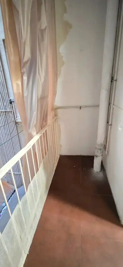 Wohnung zum Verkauf in Barcelona mit Ofen, Balkon und Alarm