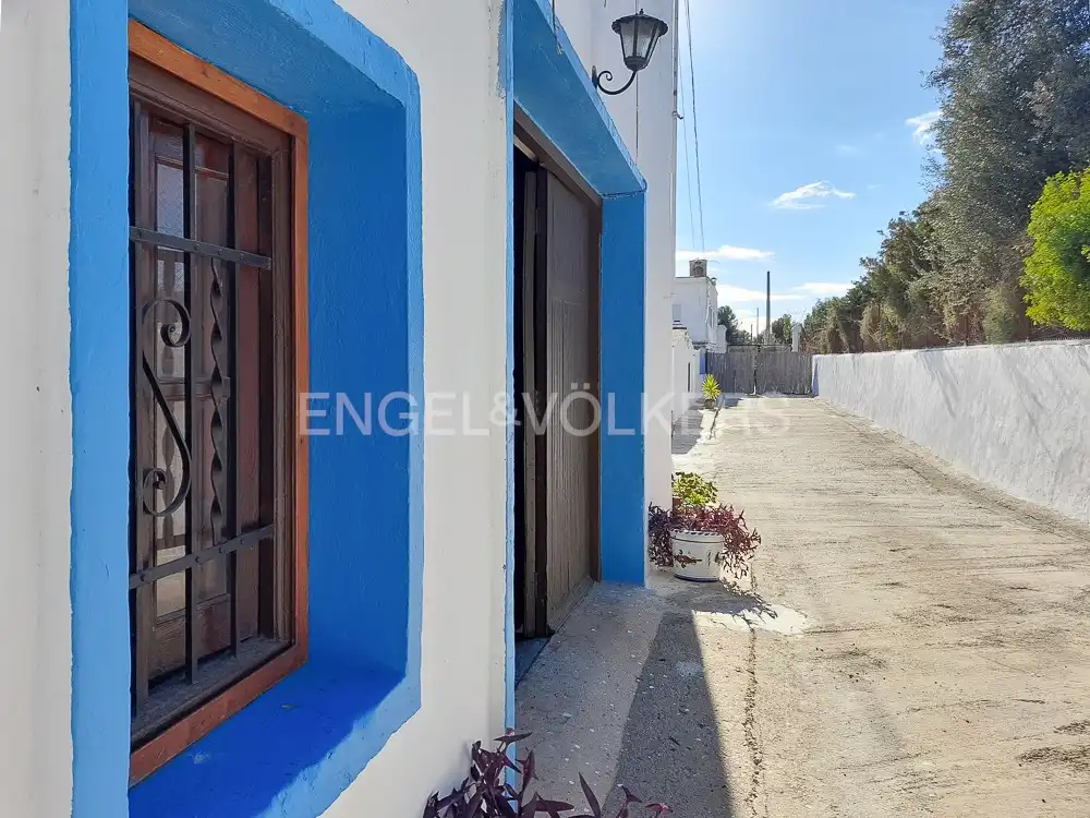Vista exterior de Casa o xalet en venda en Riba-roja de Túria amb Aire condicionat, Calefacció i Jardí privat