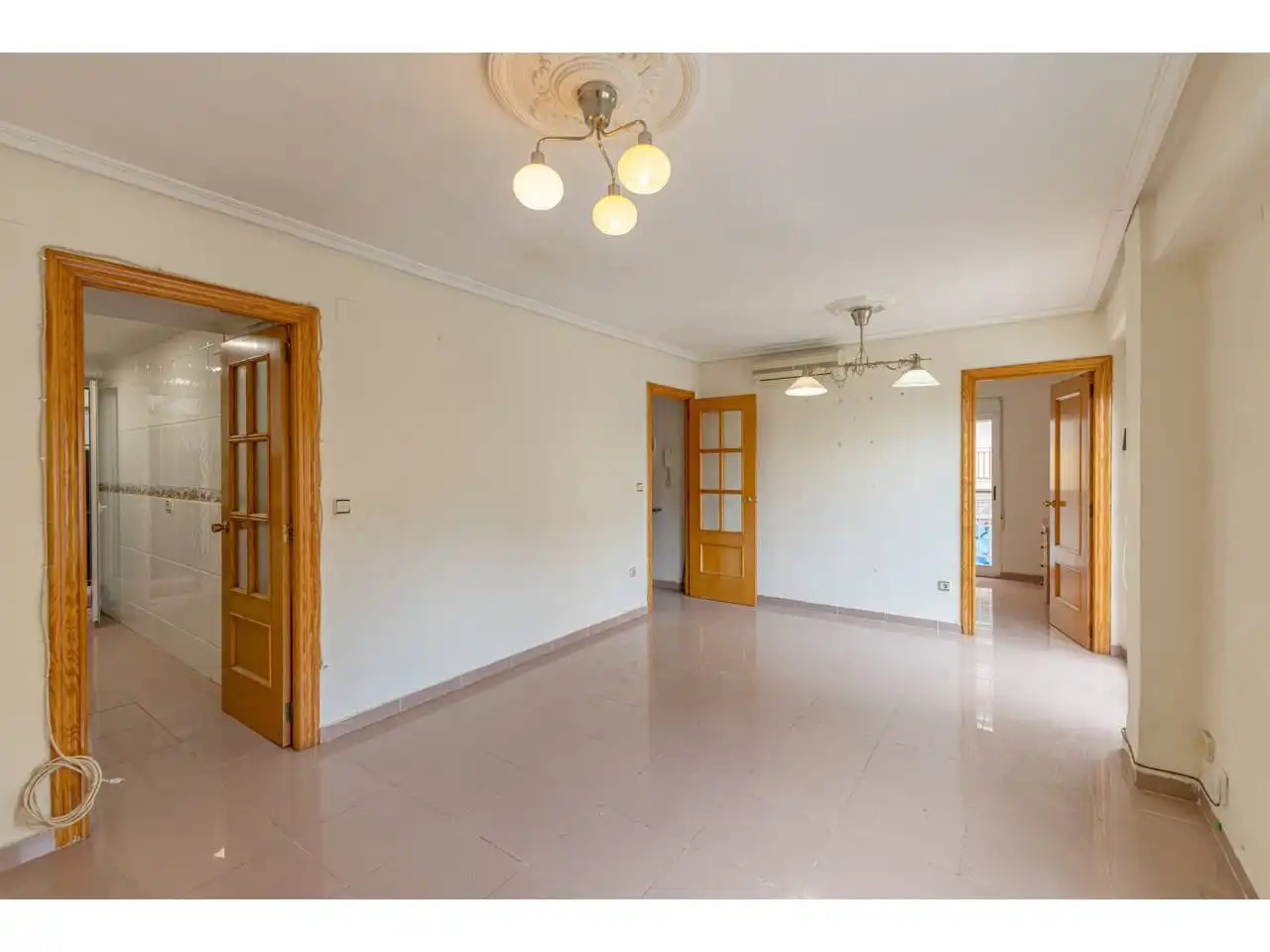Flat for sale in Valencia  with Air Conditioner and Balcony