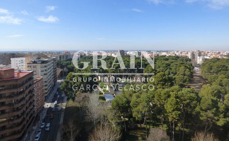 Vista exterior de Pis en venda en  Albacete Capital amb Calefacció i Terrassa