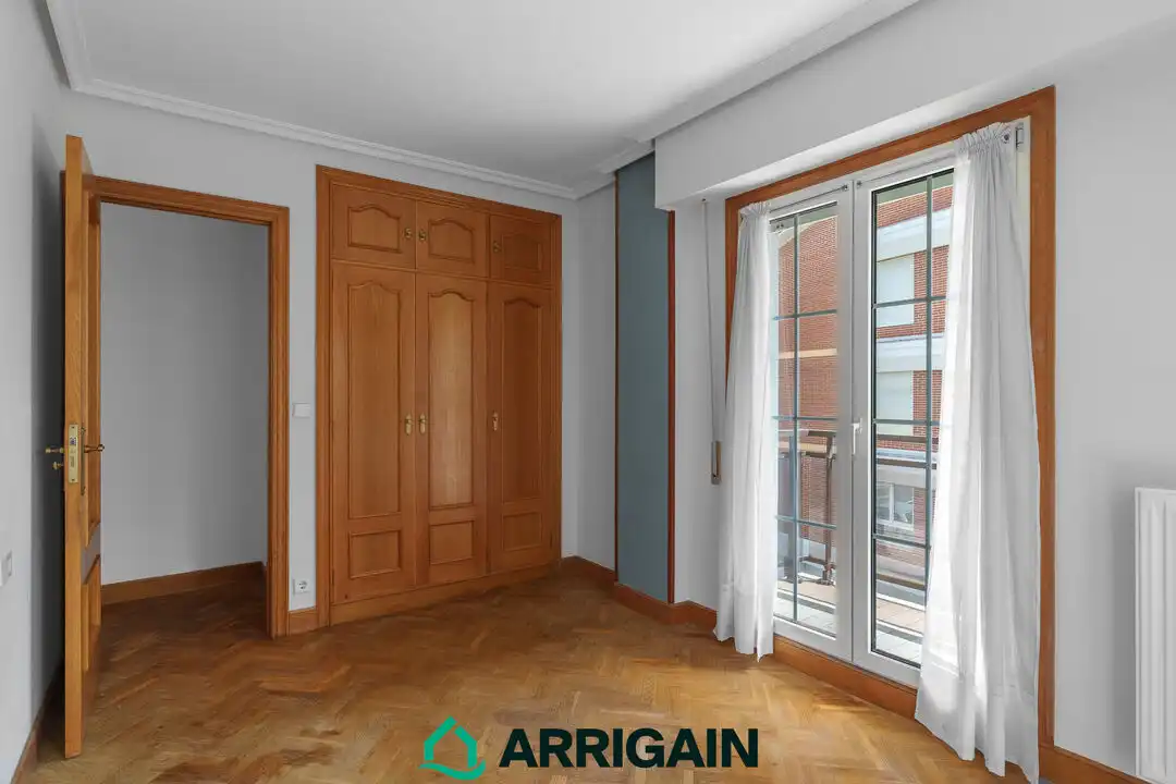 Habitación de Piso en venta en Donostia - San Sebastián  con Calefacción, Terraza y Trastero