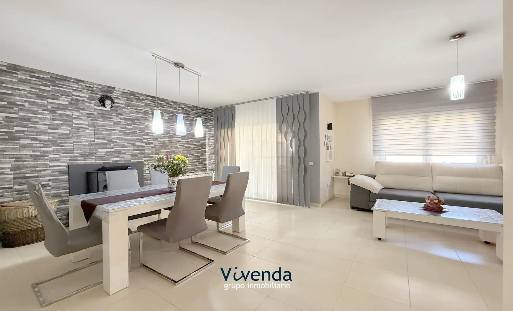 Sala de estar de Casa adosada en venta en Cedillo del Condado con Calefacción, Terraza y Trastero