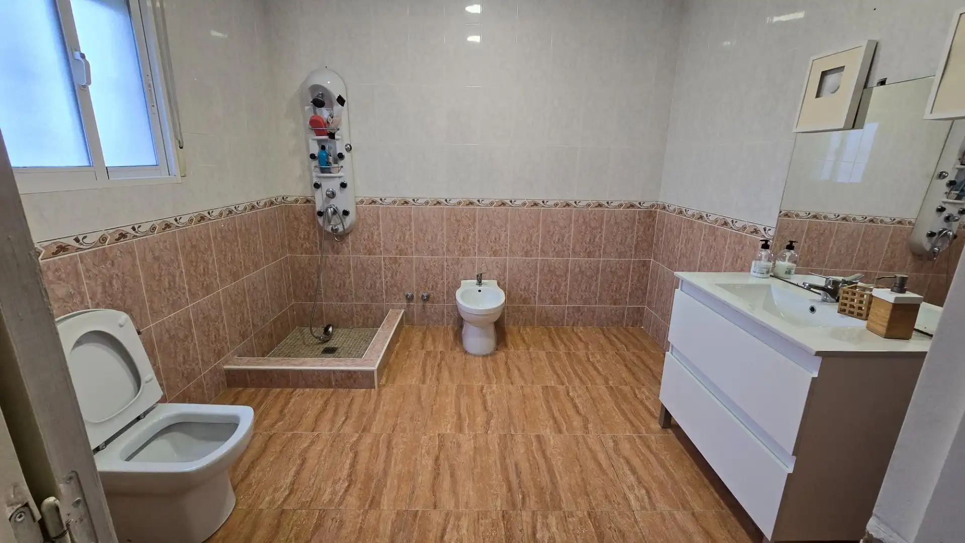 Bany de Casa o xalet en venda en Elche / Elx amb Aire condicionat, Terrassa i Traster