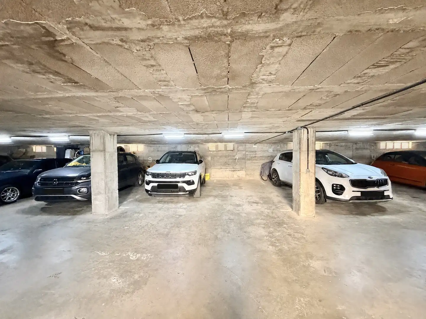 Parking de Dúplex en venta en Empuriabrava con Calefacción, Terraza y Horno