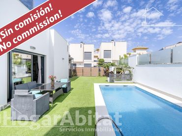 Detached house with balcony for sale in Calle María San Gil Noain