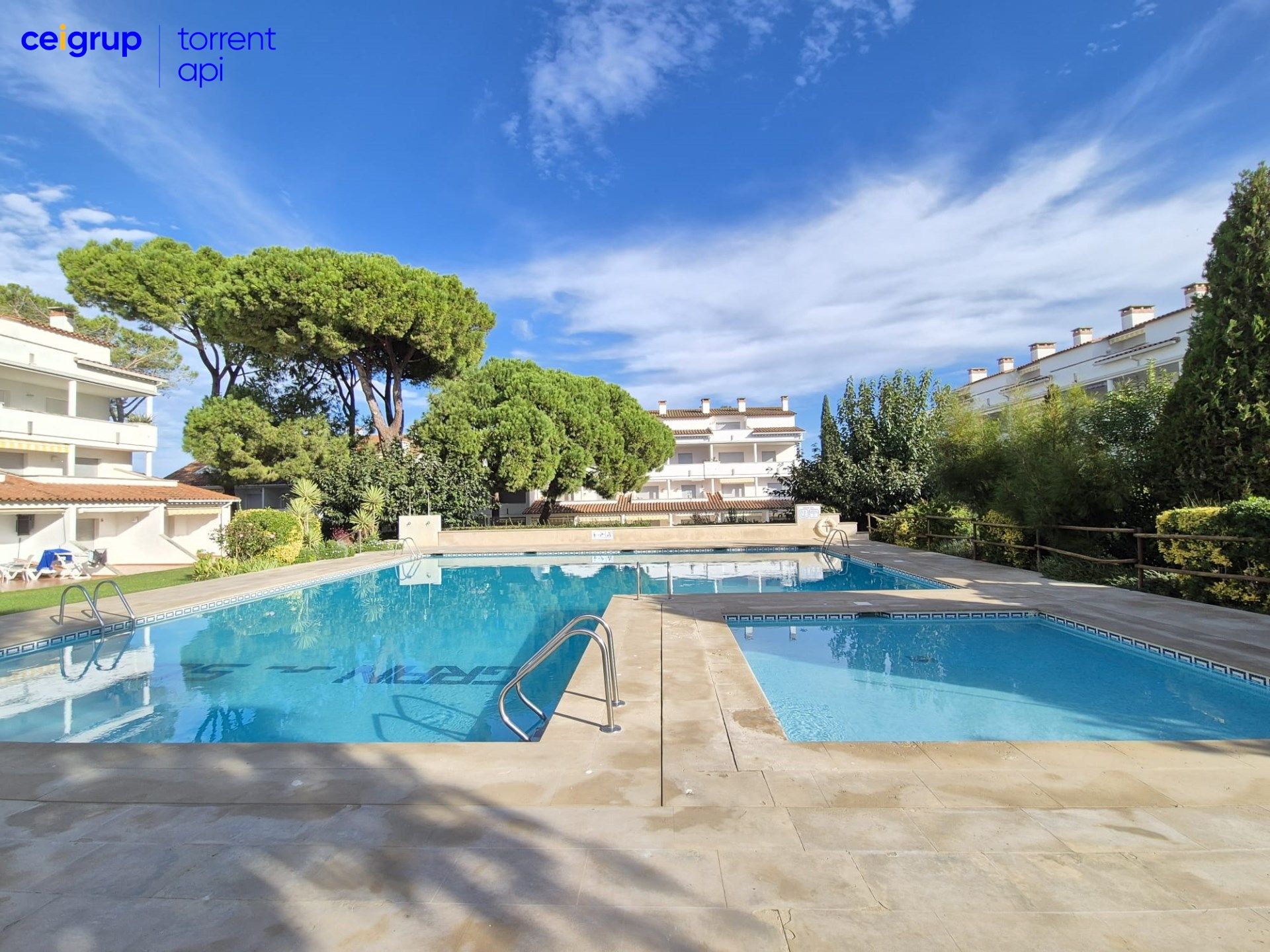 Swimming pool of Flat for sale in L'Escala  with Air Conditioner, Terrace and Swimming Pool