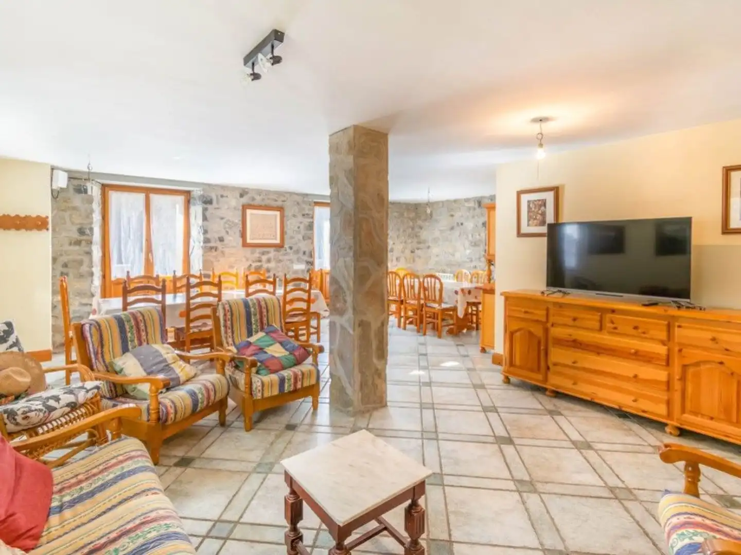 Country homes for sale in Uztárroz / Uztarroze