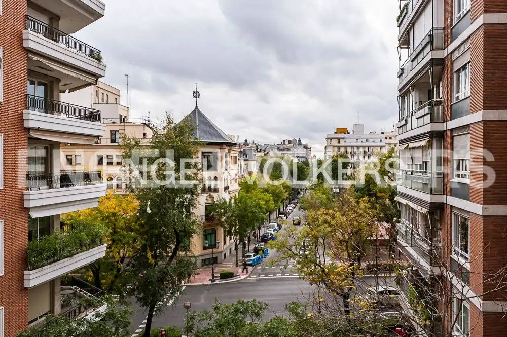 Außenansicht von Wohnung zum Verkauf in Madrid mit Heizung