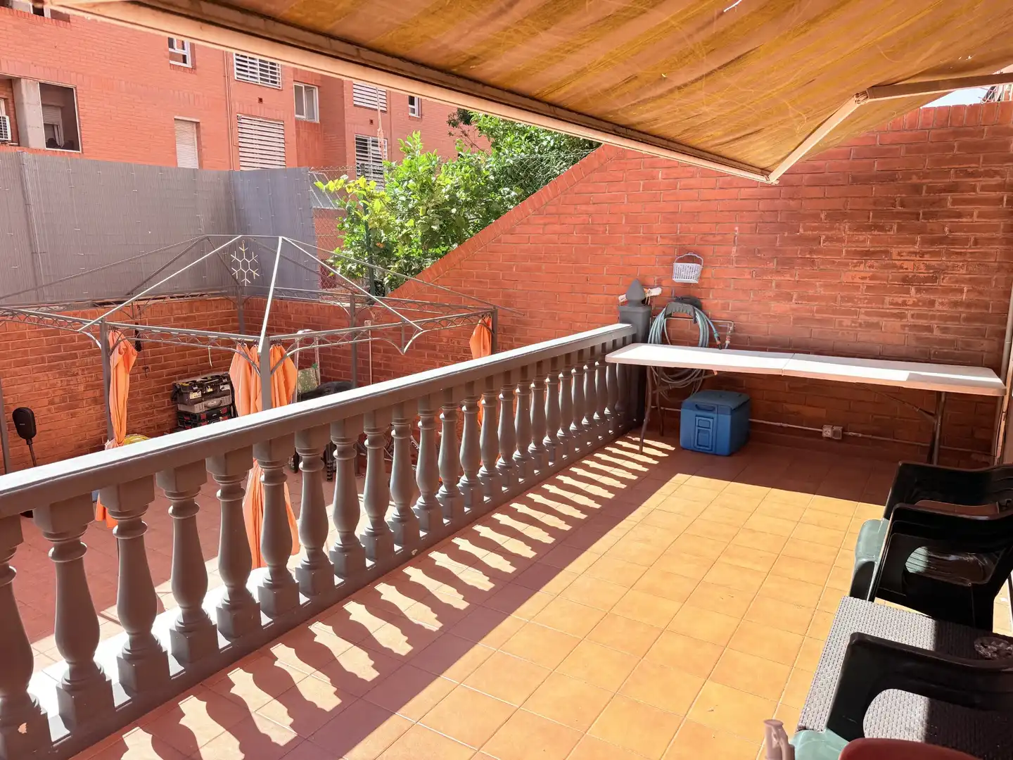 Terrasse von Erdgeschoss zur Miete in Sant Adrià de Besòs mit Klimaanlage, Heizung und Privatgarten