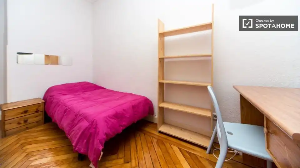 Room in Universidad - Malasaña