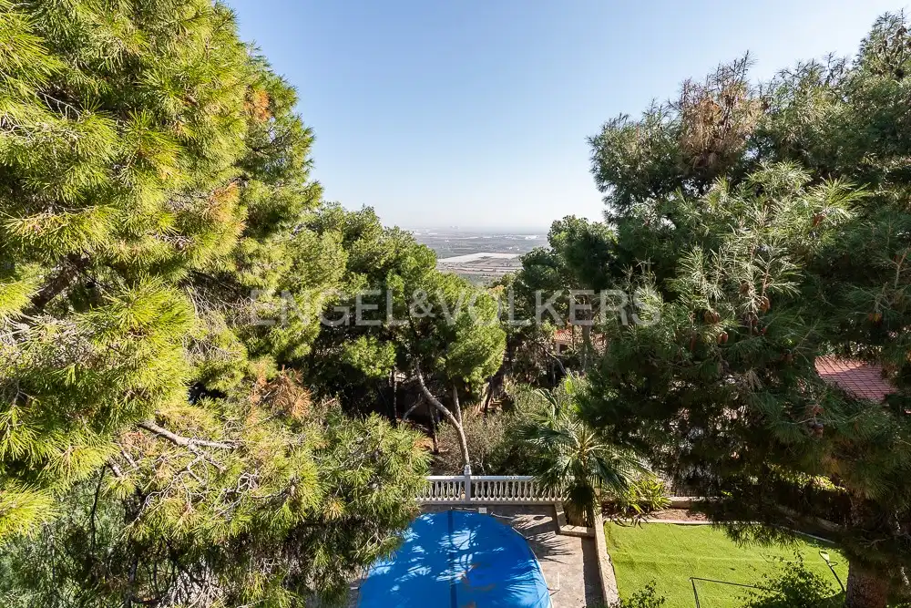 Vista exterior de Casa o xalet en venda en Sagunto / Sagunt amb Calefacció, Jardí privat i Parquet