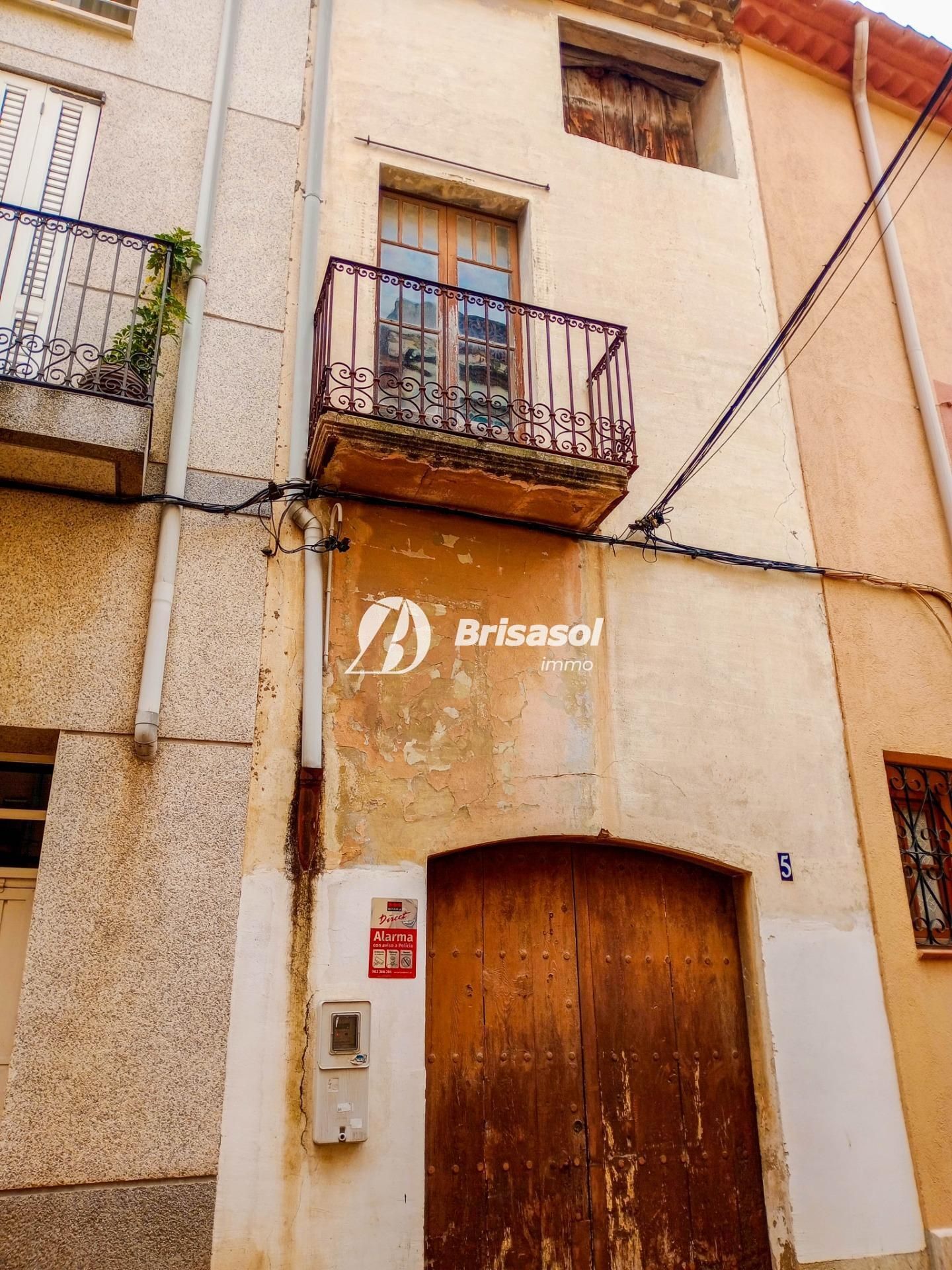 Vista exterior de Casa o xalet en venda en Montbrió del Camp amb Traster i Balcó
