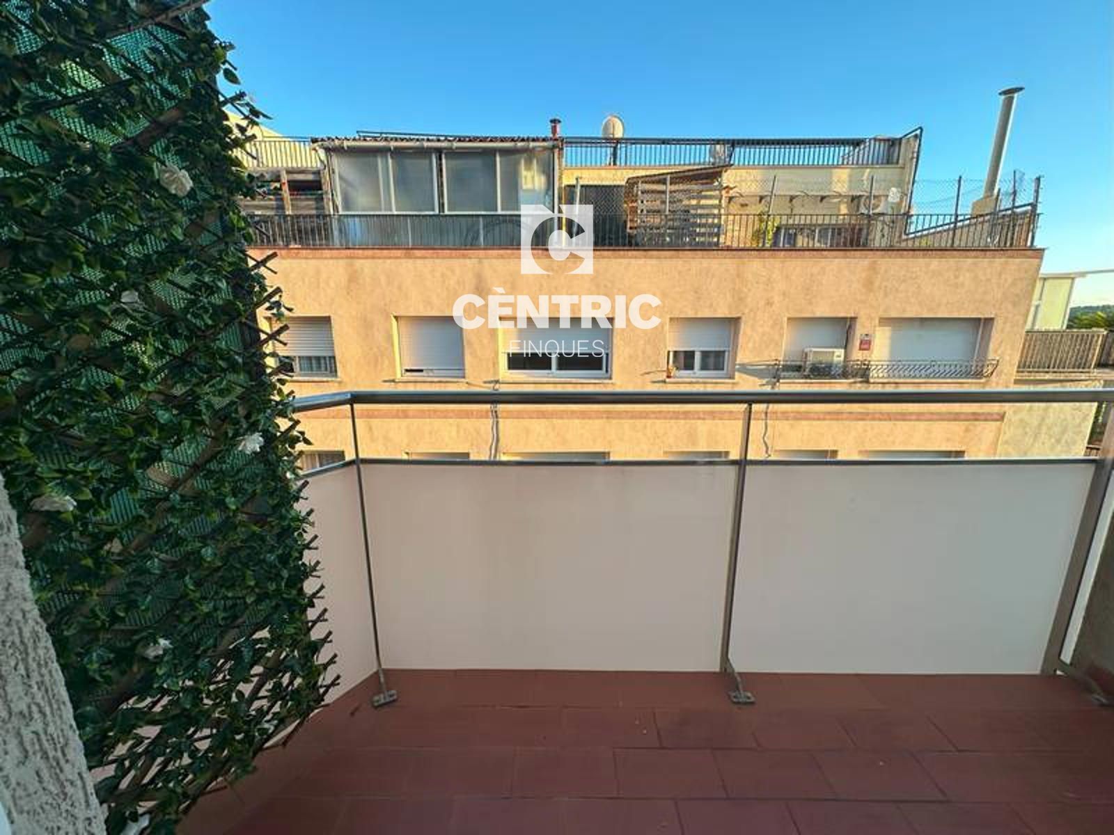 Vista exterior de Piso de alquiler en Terrassa con Aire acondicionado, Calefacción y Terraza