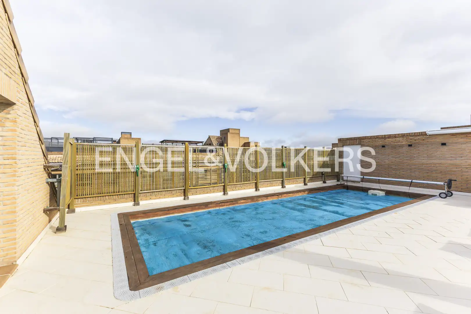 Piscina de Casa adosada en venda en Pozuelo de Alarcón amb Aire condicionat, Calefacció i Terrassa