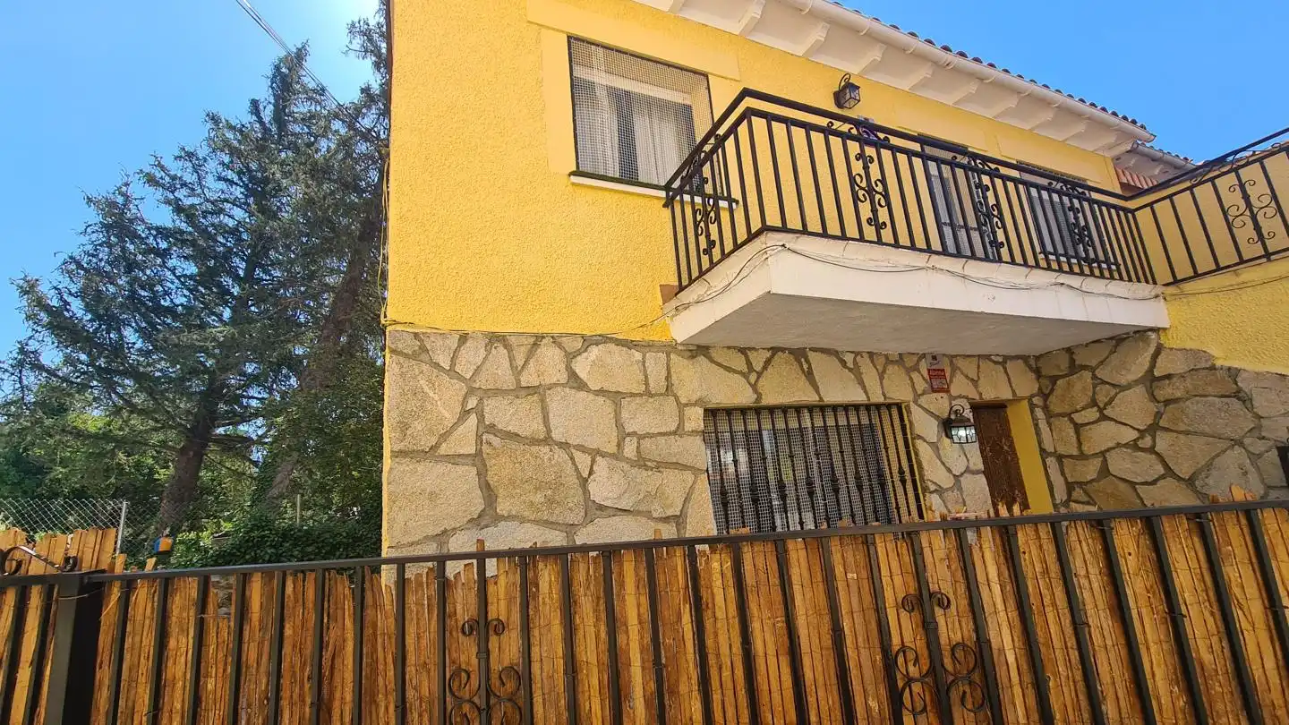 Vista exterior de Casa o chalet en venta en Piedralaves con Calefacción, Jardín privado y Terraza