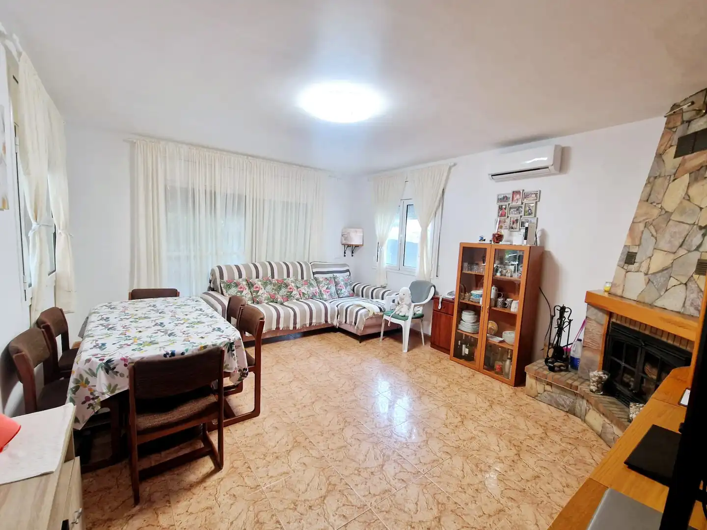 Sala de estar de Casa o chalet en venta en Hostalric con Aire acondicionado, Calefacción y Jardín privado