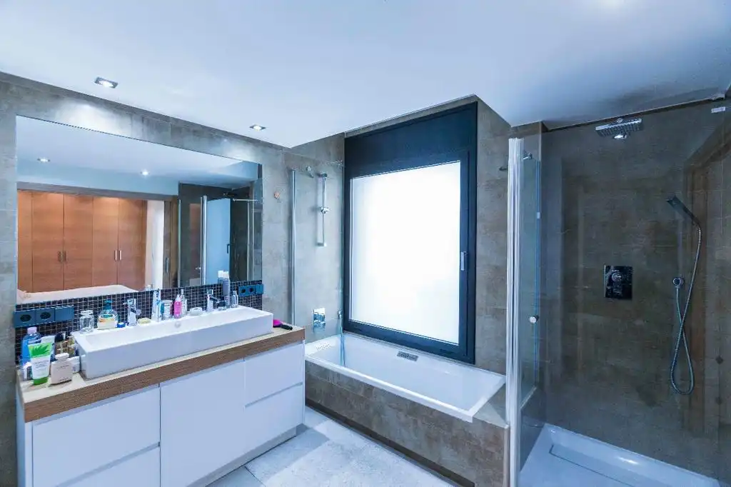 Bany de Apartament en venda en Eivissa amb Aire condicionat, Calefacció i Jardí privat