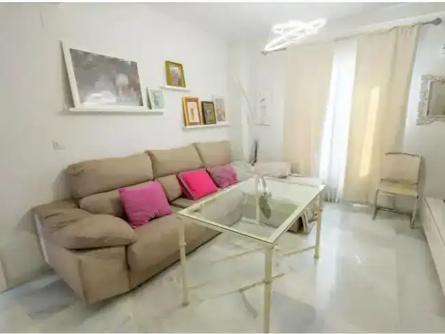 Sala d'estar de Casa o xalet de lloguer en Dos Hermanas amb Aire condicionat i Piscina