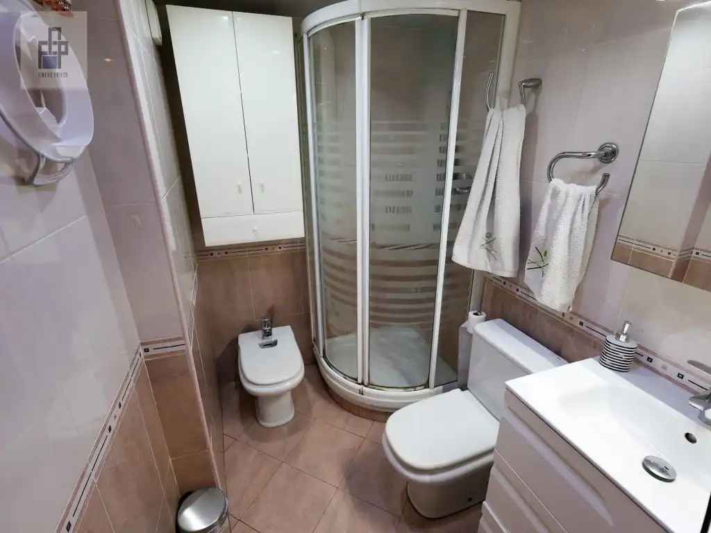 Bathroom of Flat for sale in Cornellà de Llobregat