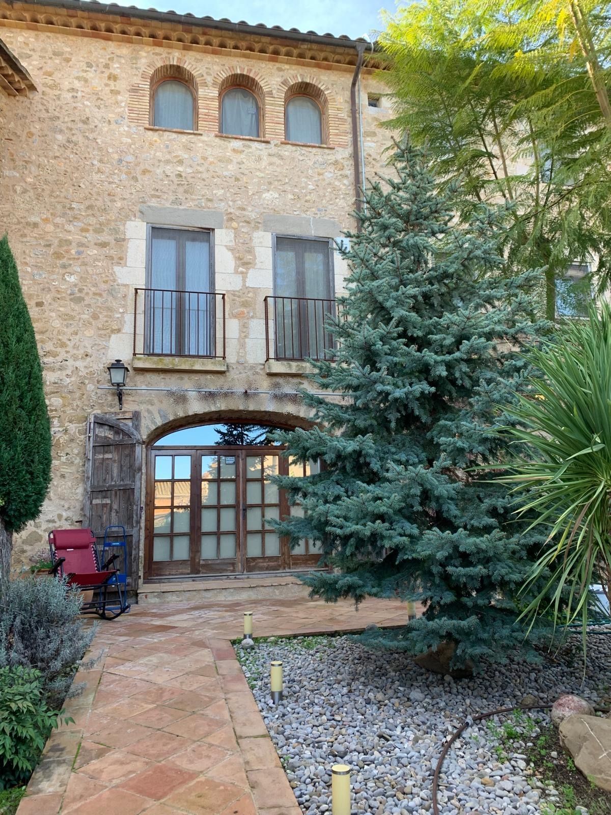 Vista exterior de Finca rústica en venda en La Tallada d'Empordà amb Aire condicionat, Calefacció i Jardí privat