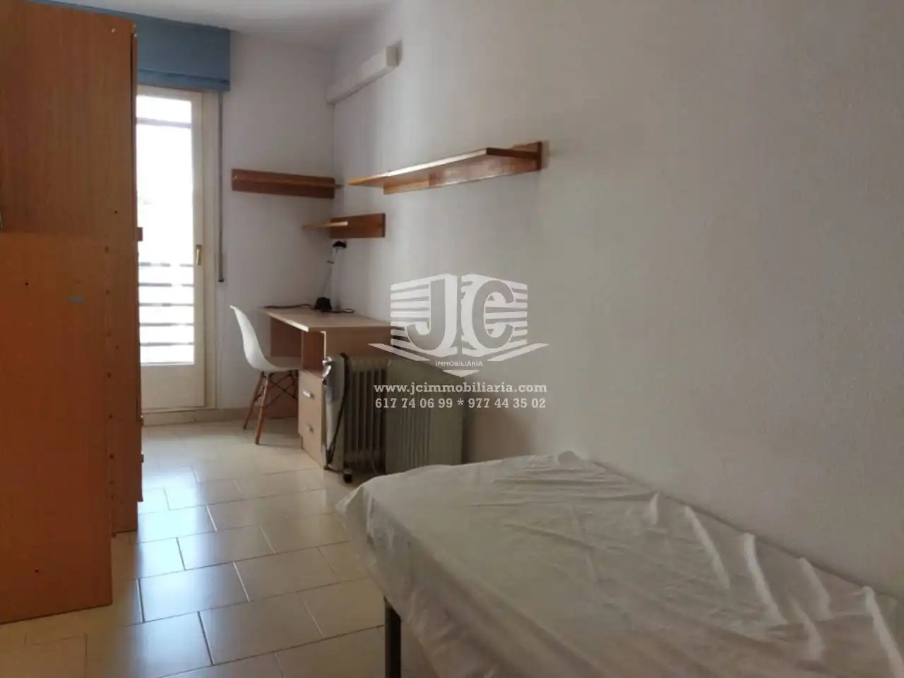 Habitación de Piso de alquiler en Tortosa con Aire acondicionado, Parquet y Amueblado