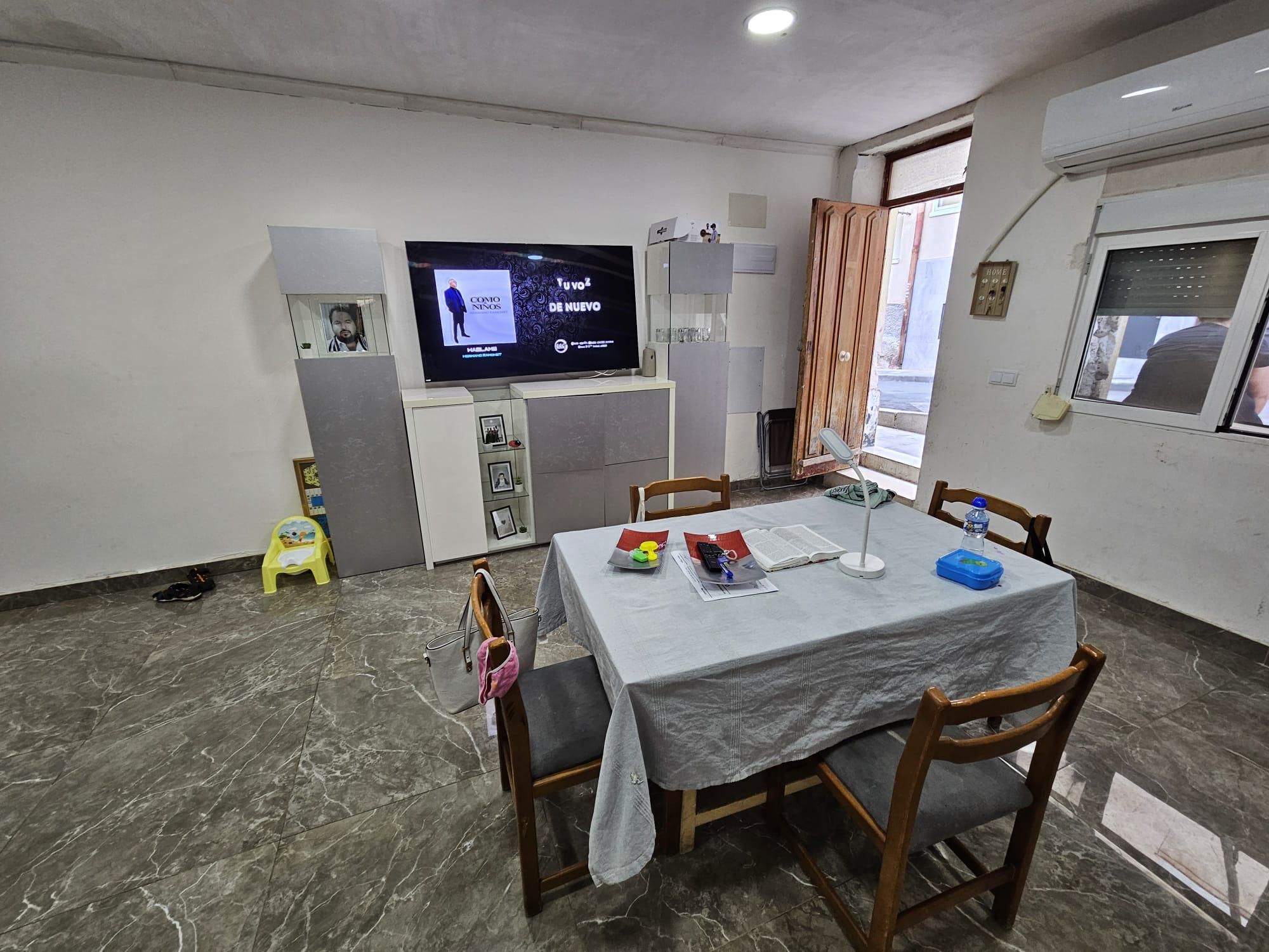 Sala d'estar de Casa adosada en venda en Elda amb Aire condicionat