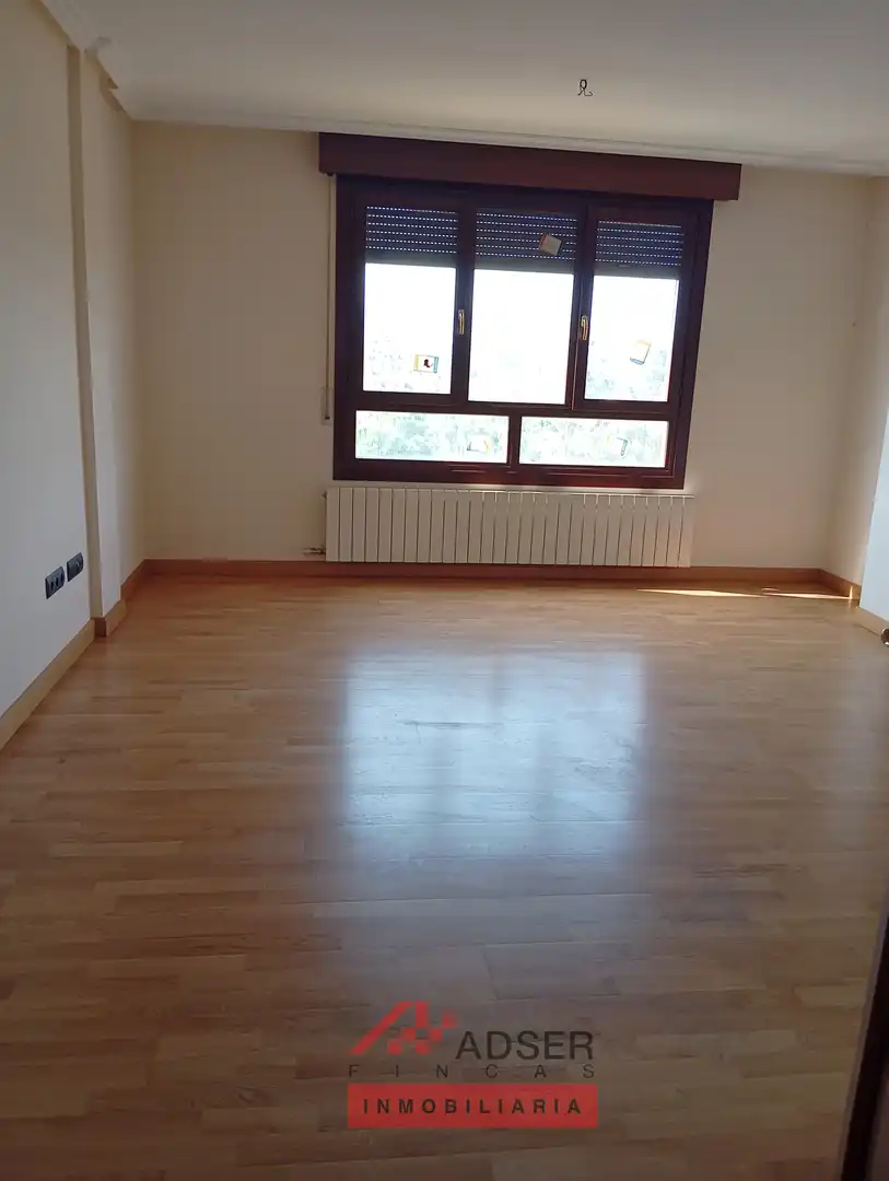 Habitación de Piso en venta en  Logroño con Calefacción, Jardín privado y Parquet