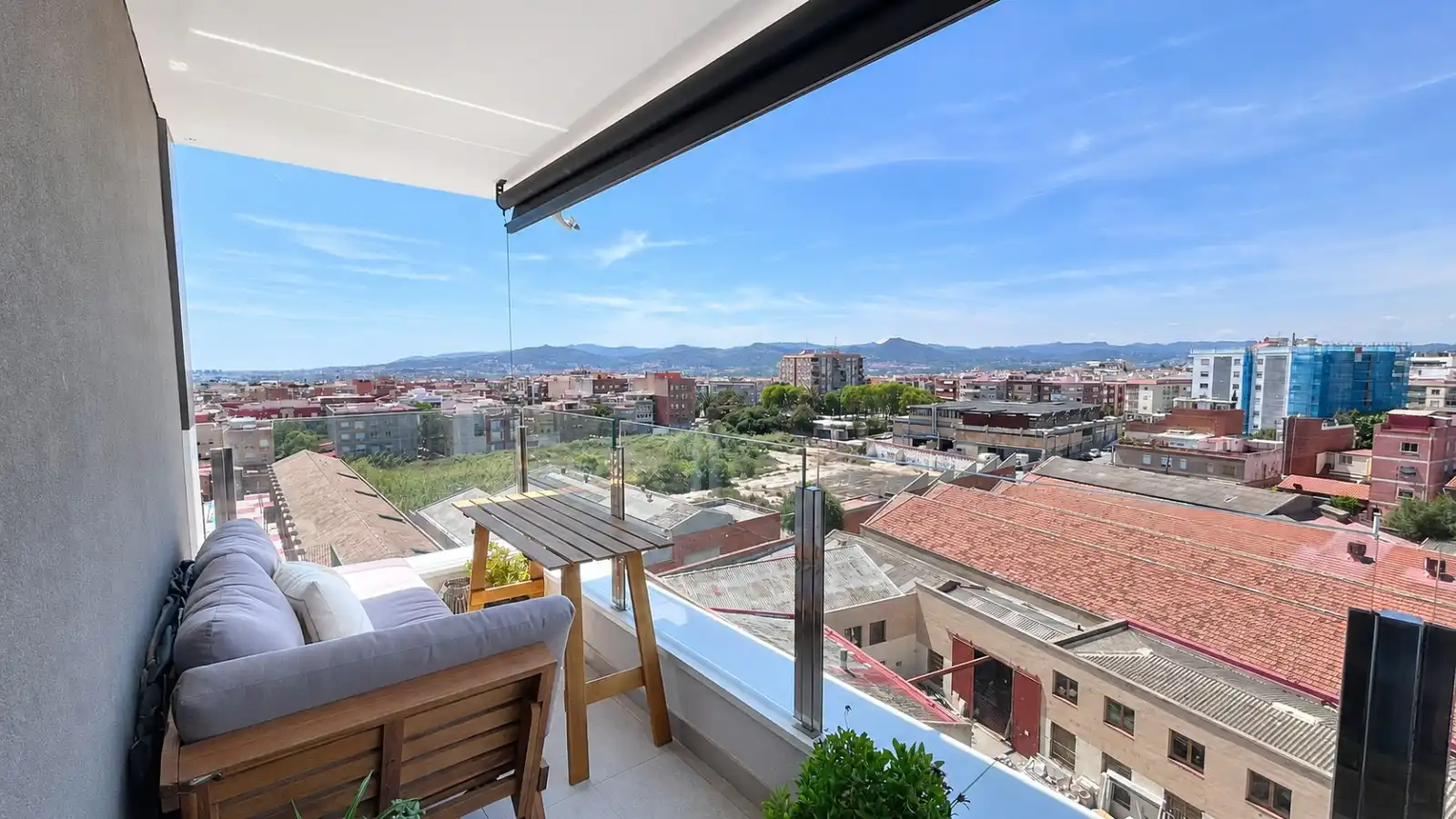 Terrassa de Pis en venda en Cornellà de Llobregat amb Traster i Piscina