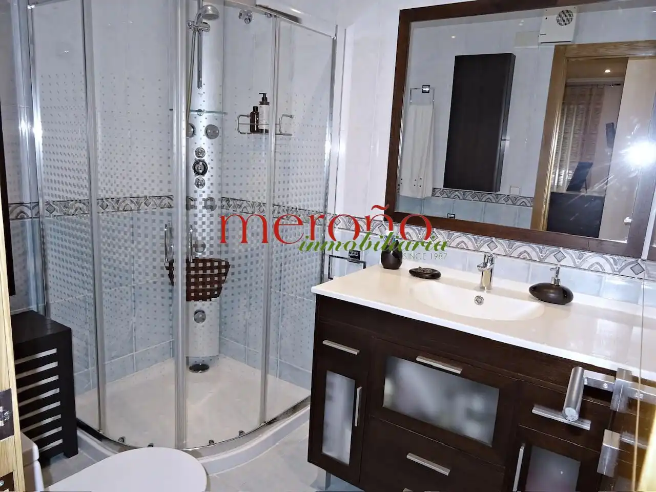 Baño de Piso en venta en Elche / Elx con Aire acondicionado, Parquet y Amueblado