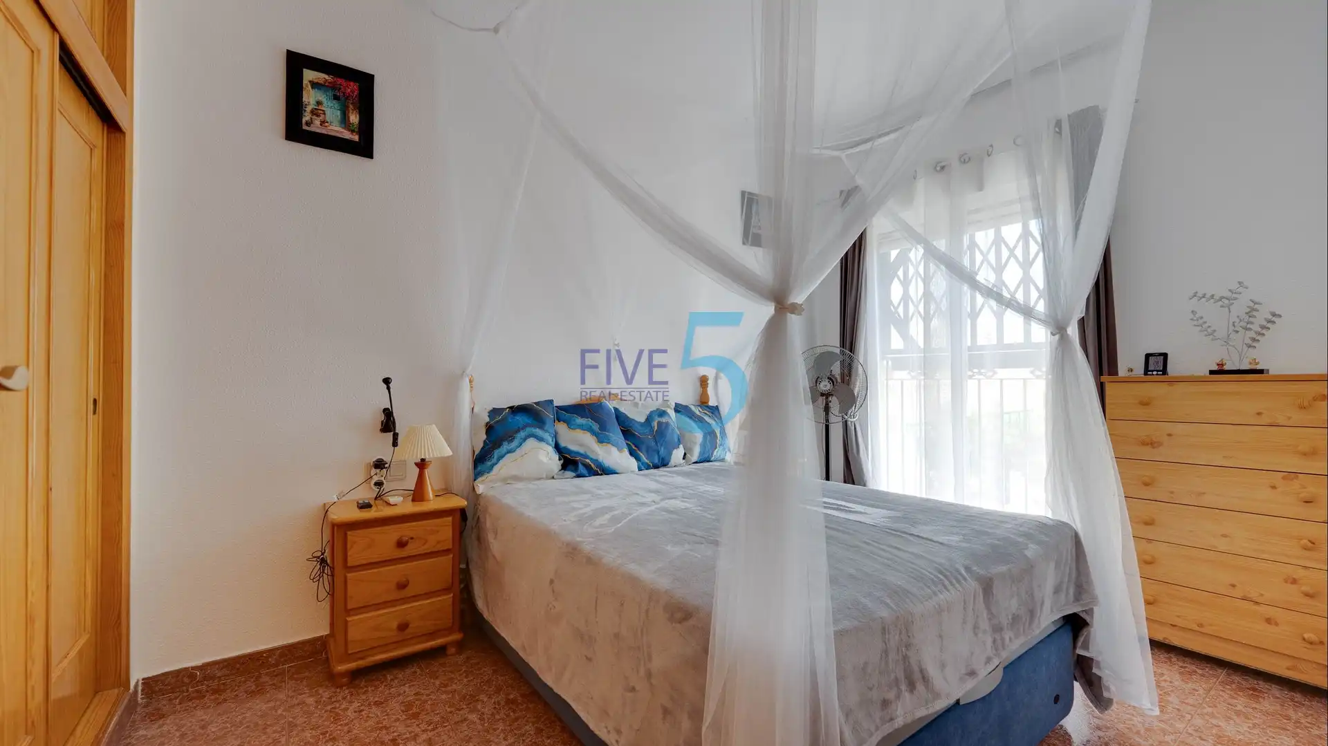 Habitación de Casa adosada en venta en Torrevieja con Aire acondicionado, Terraza y Piscina