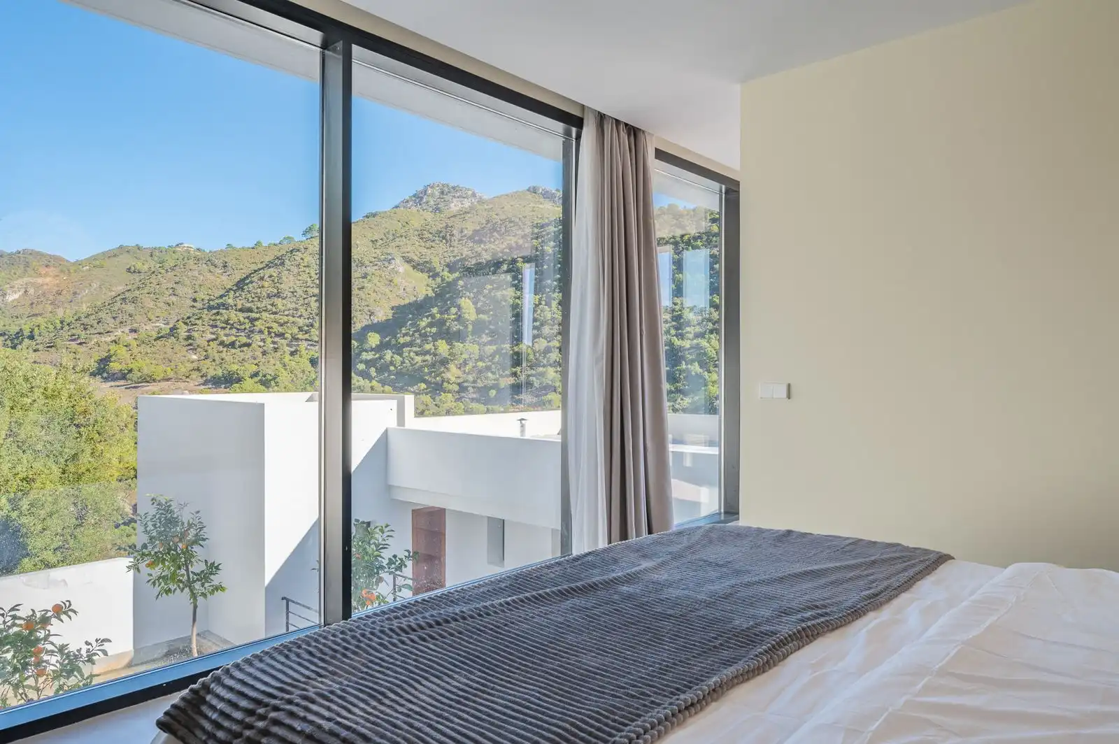 Bedroom of Houses for sale in Málaga  with Air Conditioner, Terrace and Swimming Pool