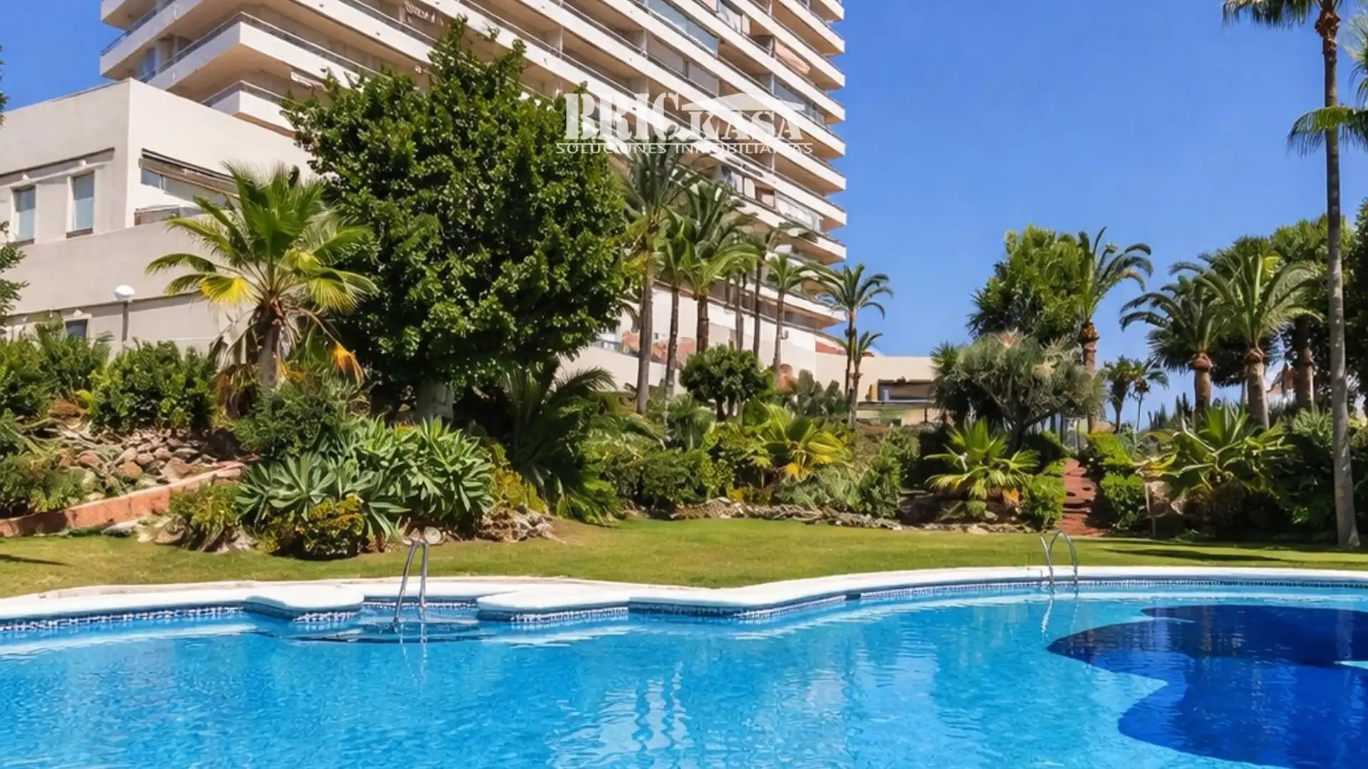 Vista exterior de Piso en venta en Benalmádena con Terraza, Piscina y Amueblado