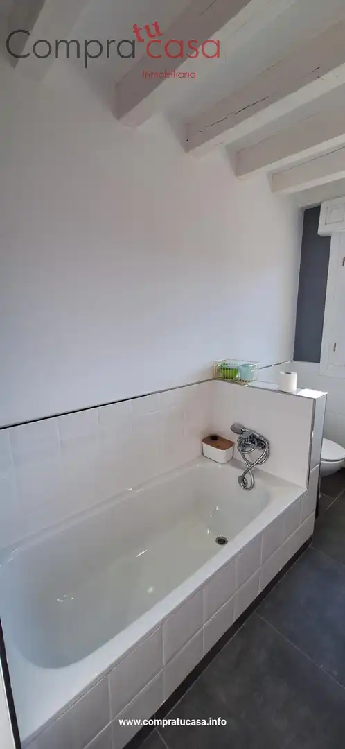 Bany de Casa o xalet en venda en La Lastrilla  amb Calefacció, Jardí privat i Terrassa