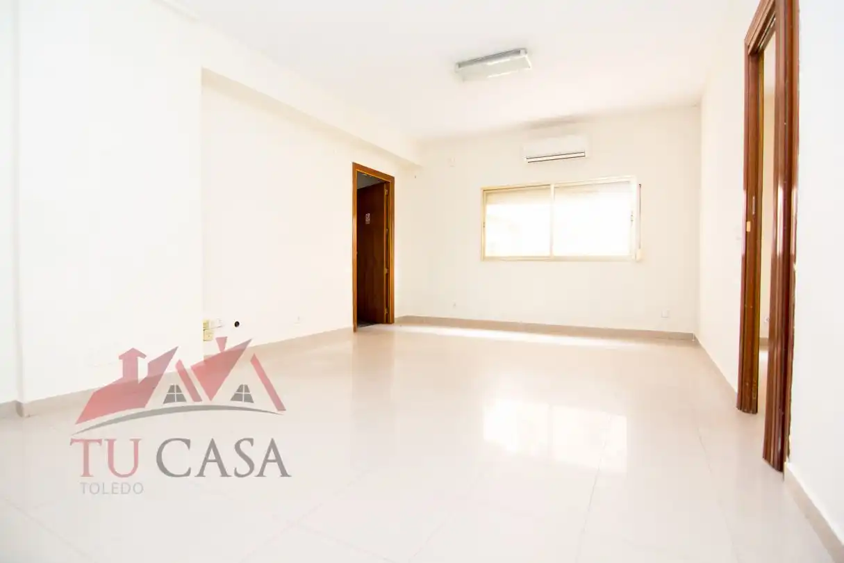 Office for rent in Toledo  with Air Conditioner and Heating