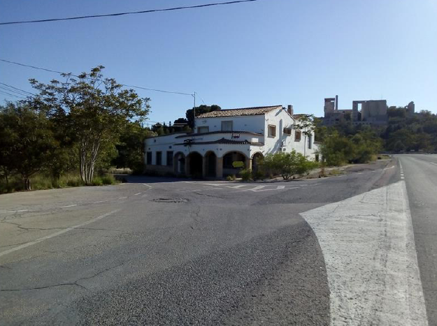 Vista exterior de Edificio en venta en Buñol