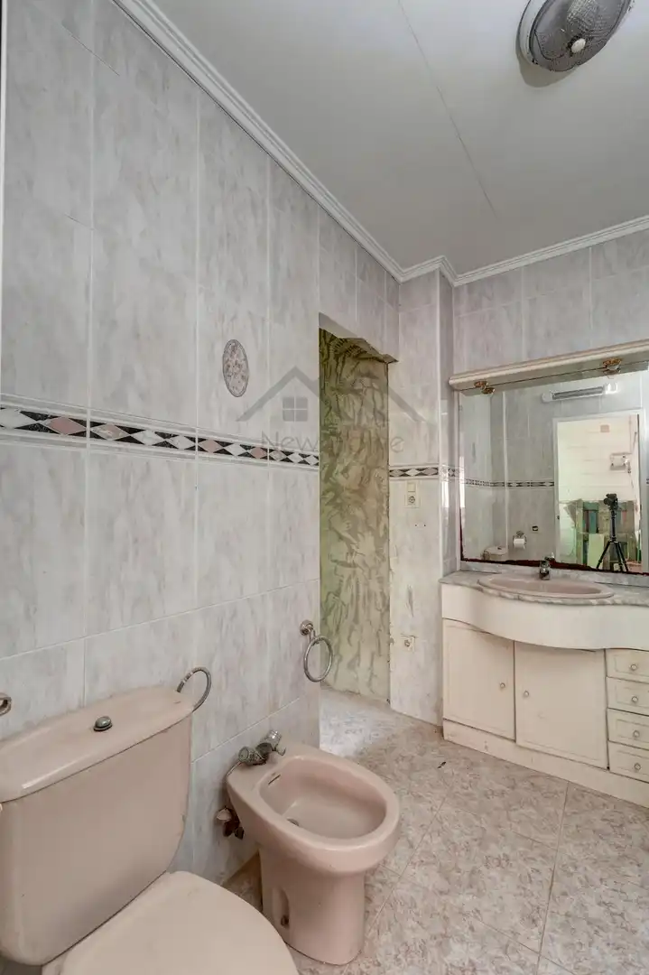 Baño de Finca rústica en venta en La Pobla de Vallbona con Terraza y Balcón