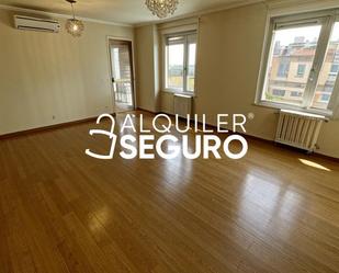 Bedroom of Flat to rent in  Madrid Capital  with Air Conditioner, Heating and Storage room