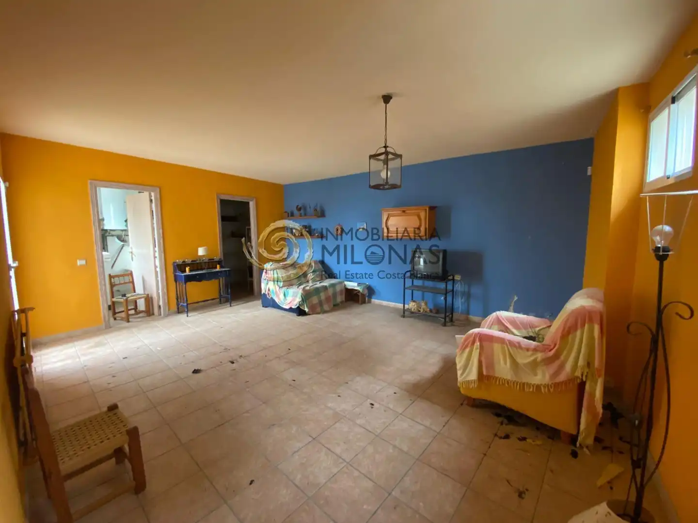 Sala d'estar de Casa o xalet en venda en La Nucia amb Jardí privat, Terrassa i Moblat